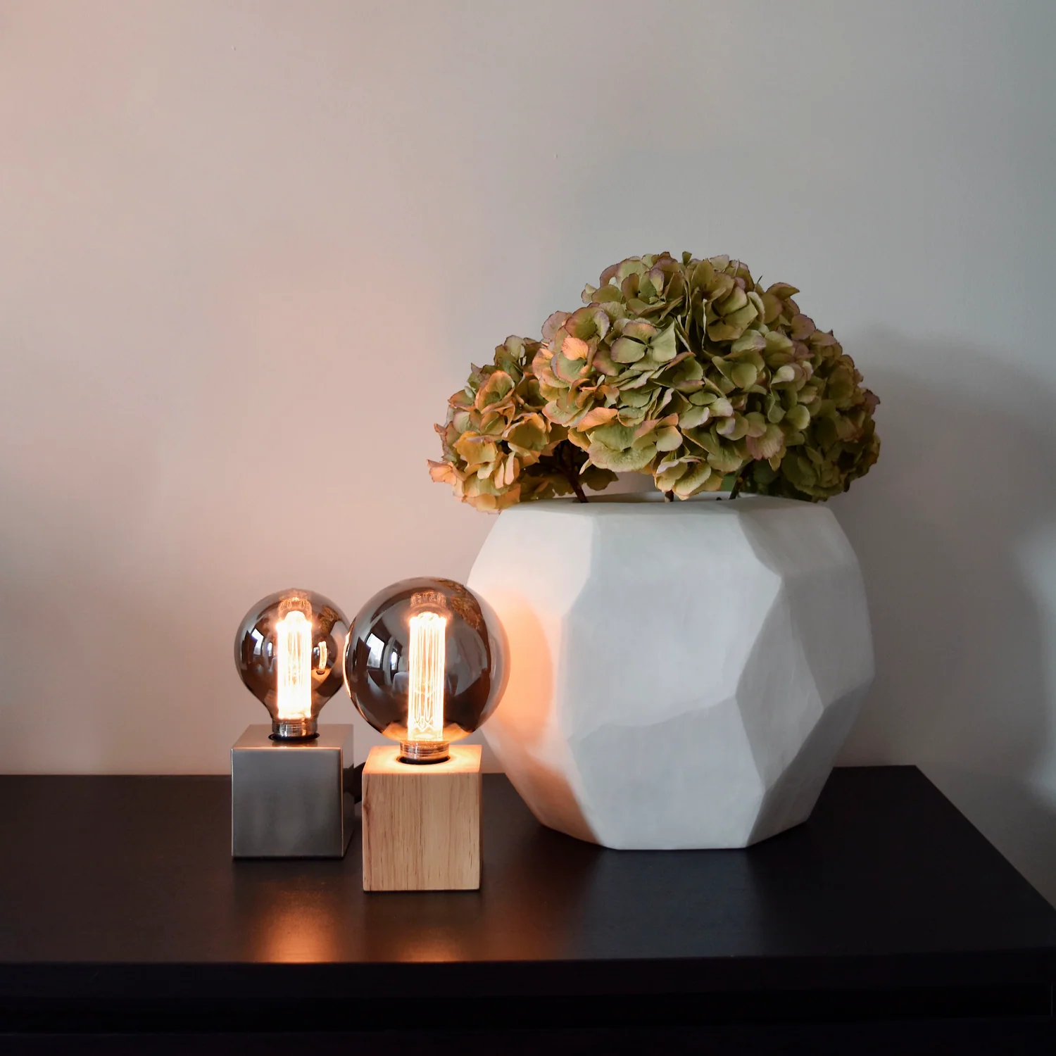 Calex Crown Series LED Bulb - E27 - G95 - Titanium - Image 4